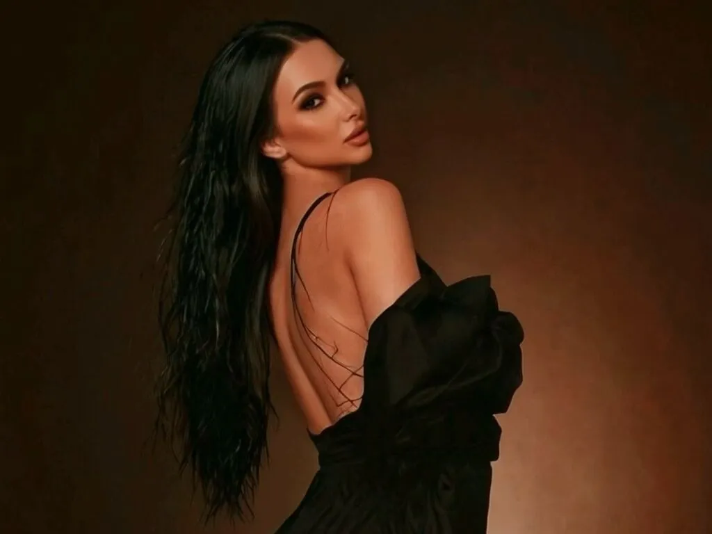 Raisa – webcam model profile photo